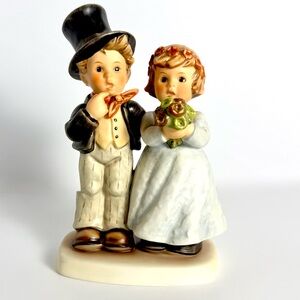 VTG Goebel Hummel #2003 FIRST EDITION 1998  Large 6 5/8" Dearly Beloved Retired